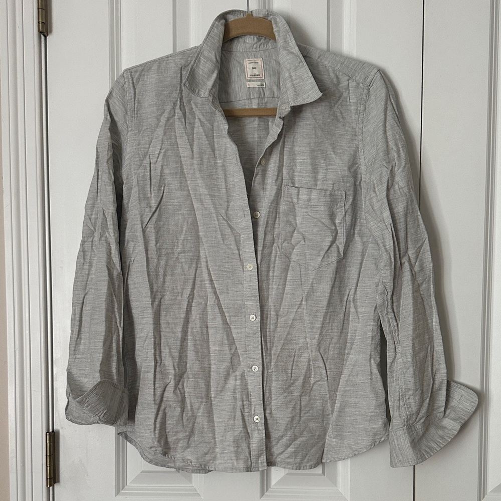 GAP Light Gray Fitted Boyfriend Shirt